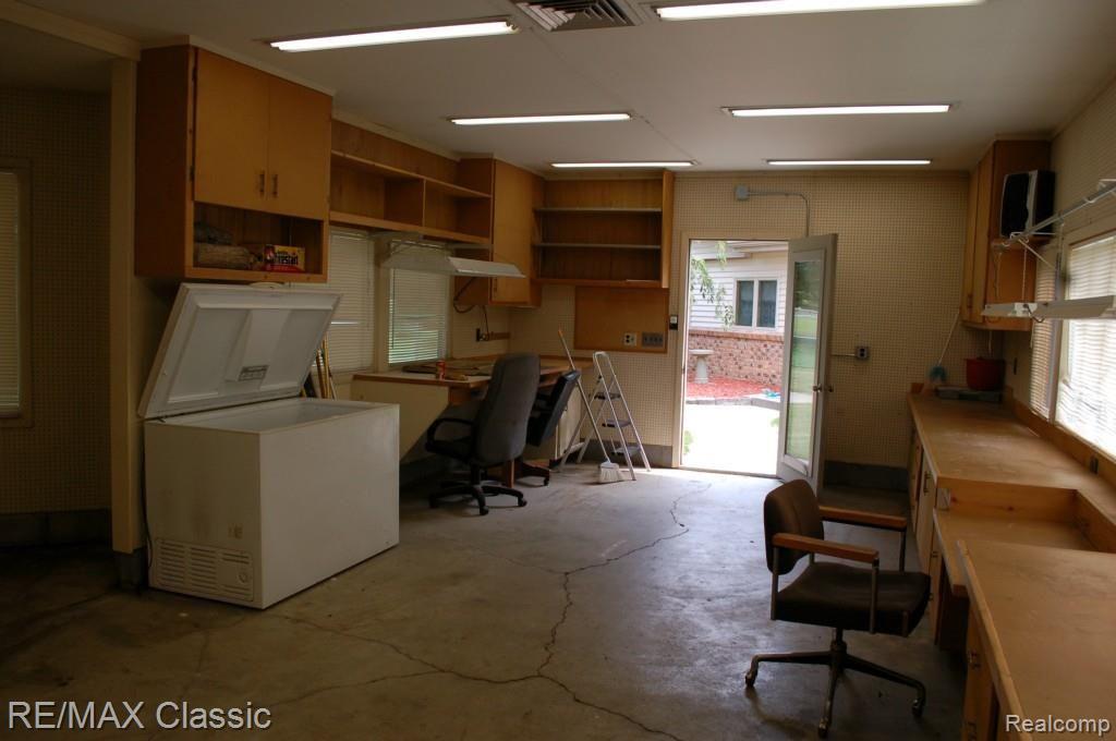 9745 North Eston Road Clarkston, MI 48348 - Photo 19 of 53 GARAGE WORKSHOP