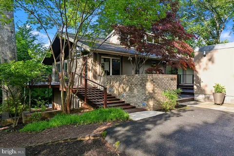 $1,995,000 | 6620 Fernwood Court, Bethesda, MD 20817