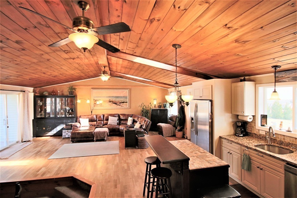 137 Haverhill Road Amesbury, MA 01913 - Photo 9 of 28 Gallery Image 9