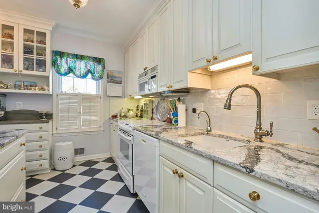 $1,085,000 | 3528 Hamlet Place, Unit 808, Chevy Chase, MD 20815