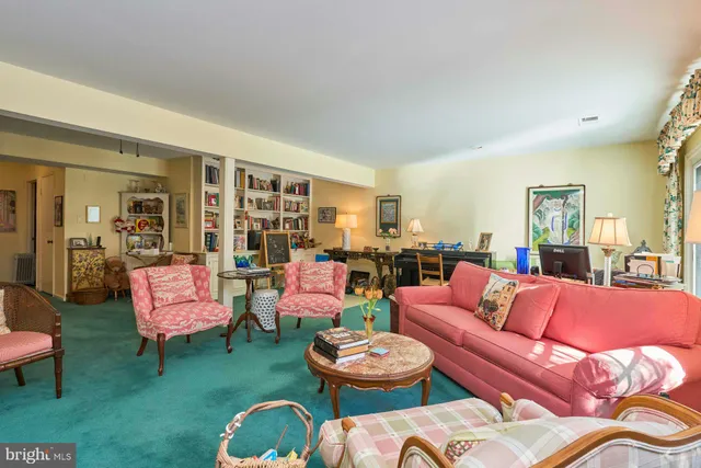 $1,085,000 | 3528 Hamlet Place, Unit 808, Chevy Chase, MD 20815