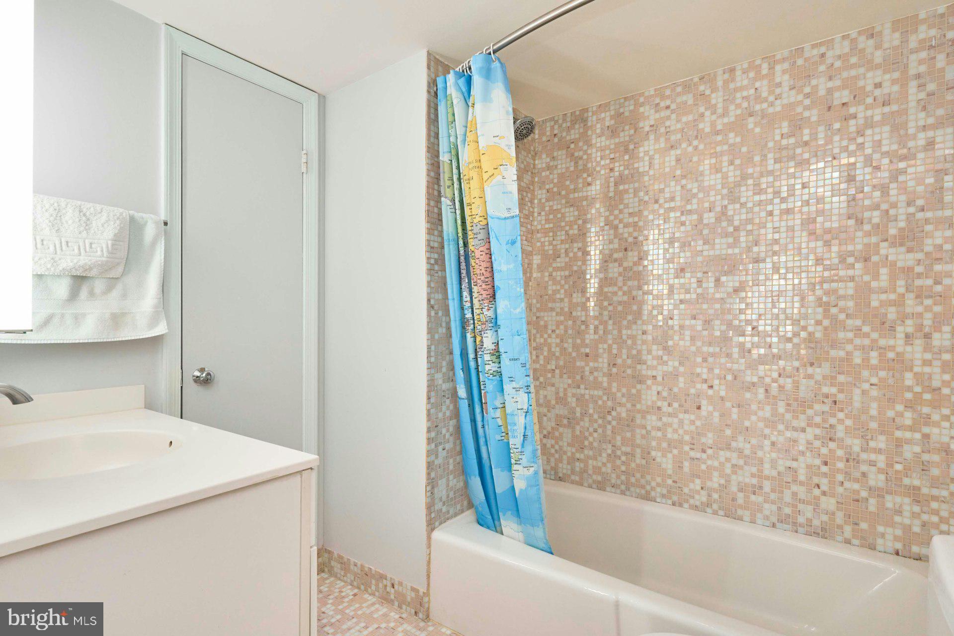 3528 Hamlet Place, Unit 808 Chevy Chase, MD 20815 - Photo 41 of 57 Upstairs hallway full bath for 2nd & 3rd brm