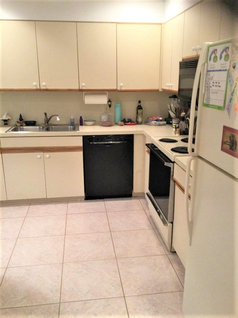 5640 Coach House Circle, Unit C Boca Raton, FL 33486 - Photo 12 of 30 Coach House Kitchen 3 (2)