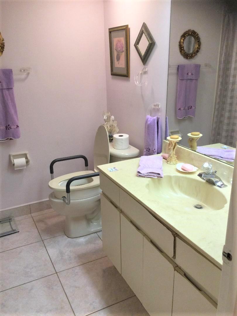 5640 Coach House Circle, Unit C Boca Raton, FL 33486 - Photo 19 of 30 Coach House Master Bath (2)
