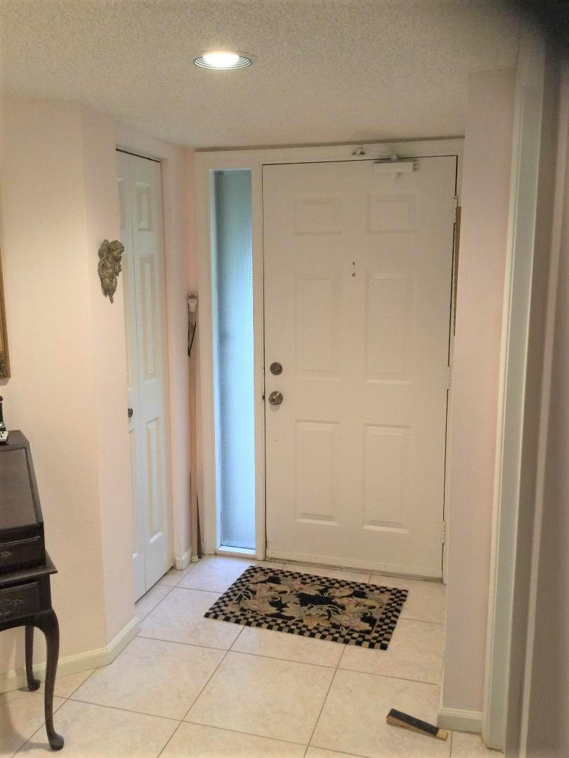 5640 Coach House Circle, Unit C Boca Raton, FL 33486 - Photo 8 of 30 Coach House Foyer (2)