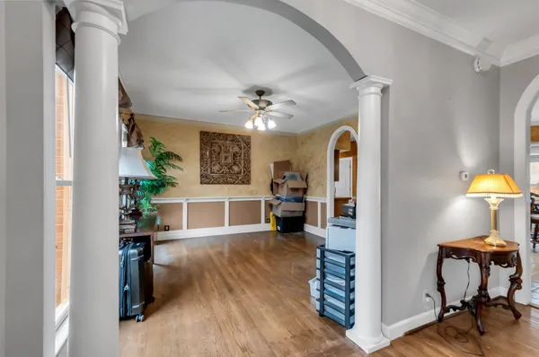 a view of a livingroom with furniture and a ceiling fan
