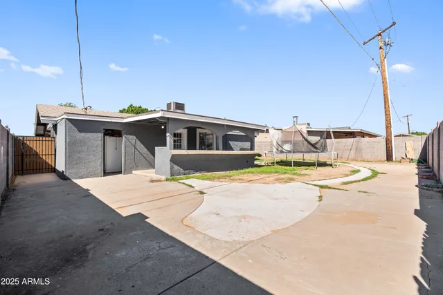 a house view with a backyard space