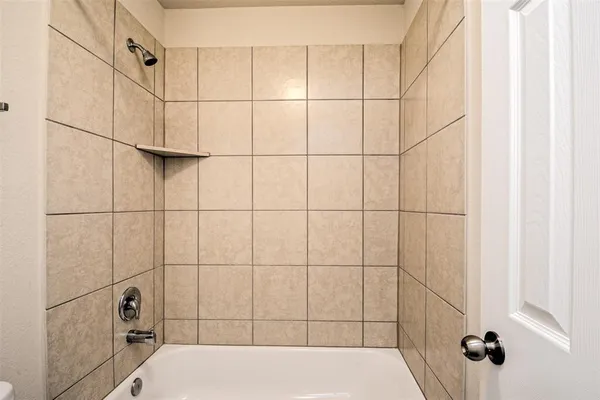 $2,300 | 17822 Aveleigh Lane, Humble, TX 77396