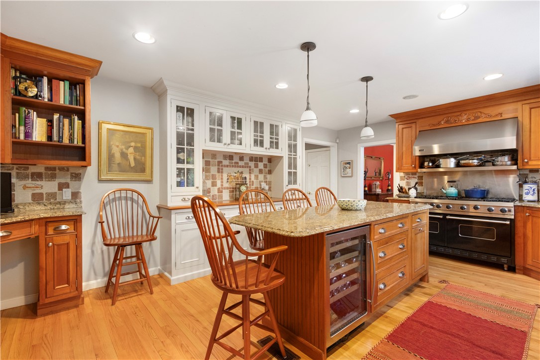 1 Pierce Court Barrington, RI 02806 - Photo 4 of 46