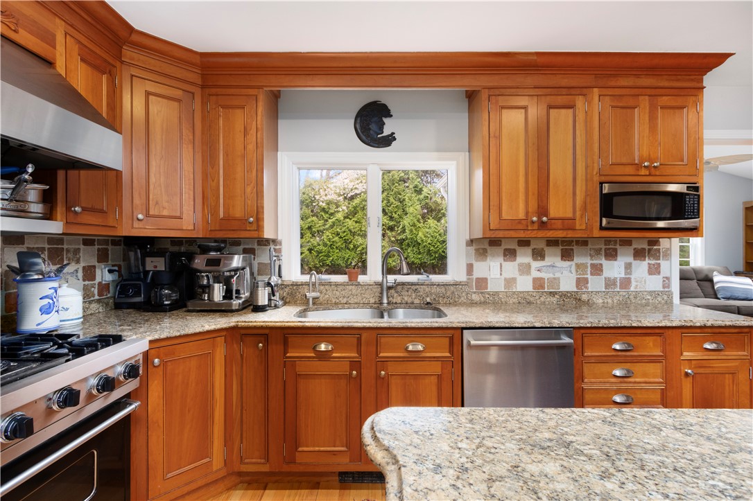1 Pierce Court Barrington, RI 02806 - Photo 5 of 46