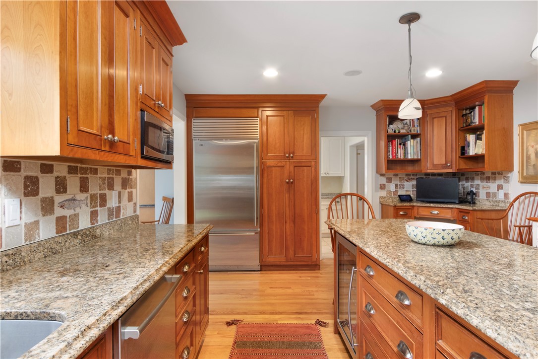 1 Pierce Court Barrington, RI 02806 - Photo 7 of 46