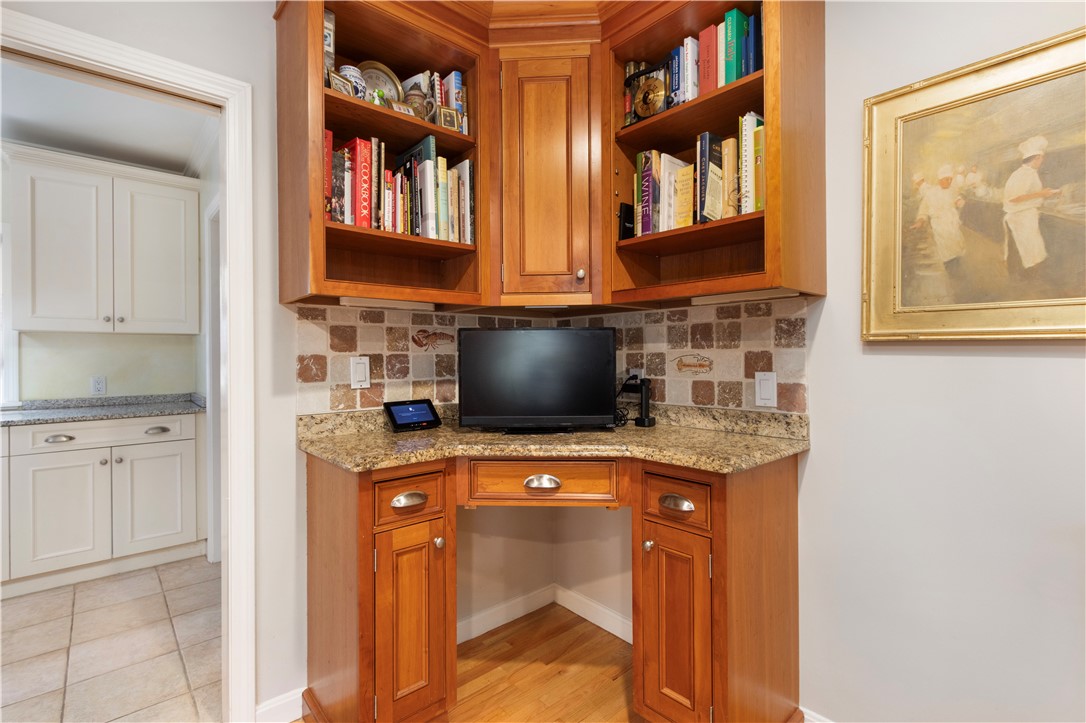 1 Pierce Court Barrington, RI 02806 - Photo 10 of 46