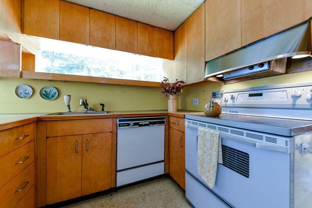 206 Mossman Road Sudbury, MA 01776 - Photo 7 of 16 Gallery Image 7