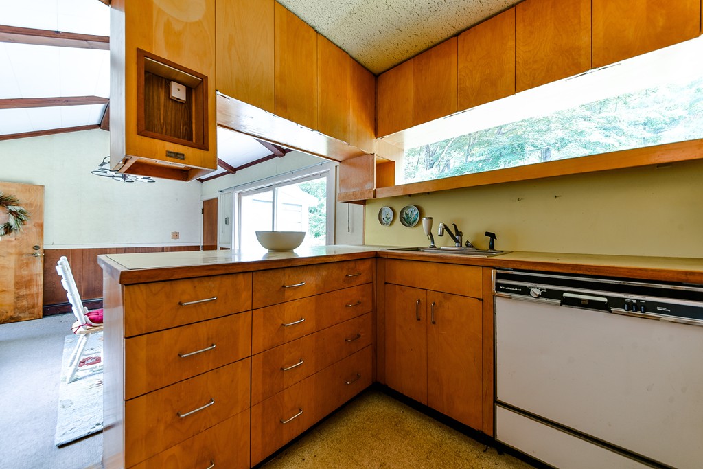 206 Mossman Road Sudbury, MA 01776 - Photo 8 of 16 Gallery Image 8