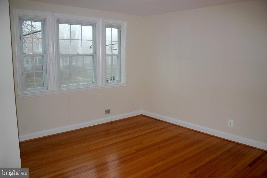 426 Greenlow Road Catonsville, MD 21228 - Photo 3 of 26 Living Room