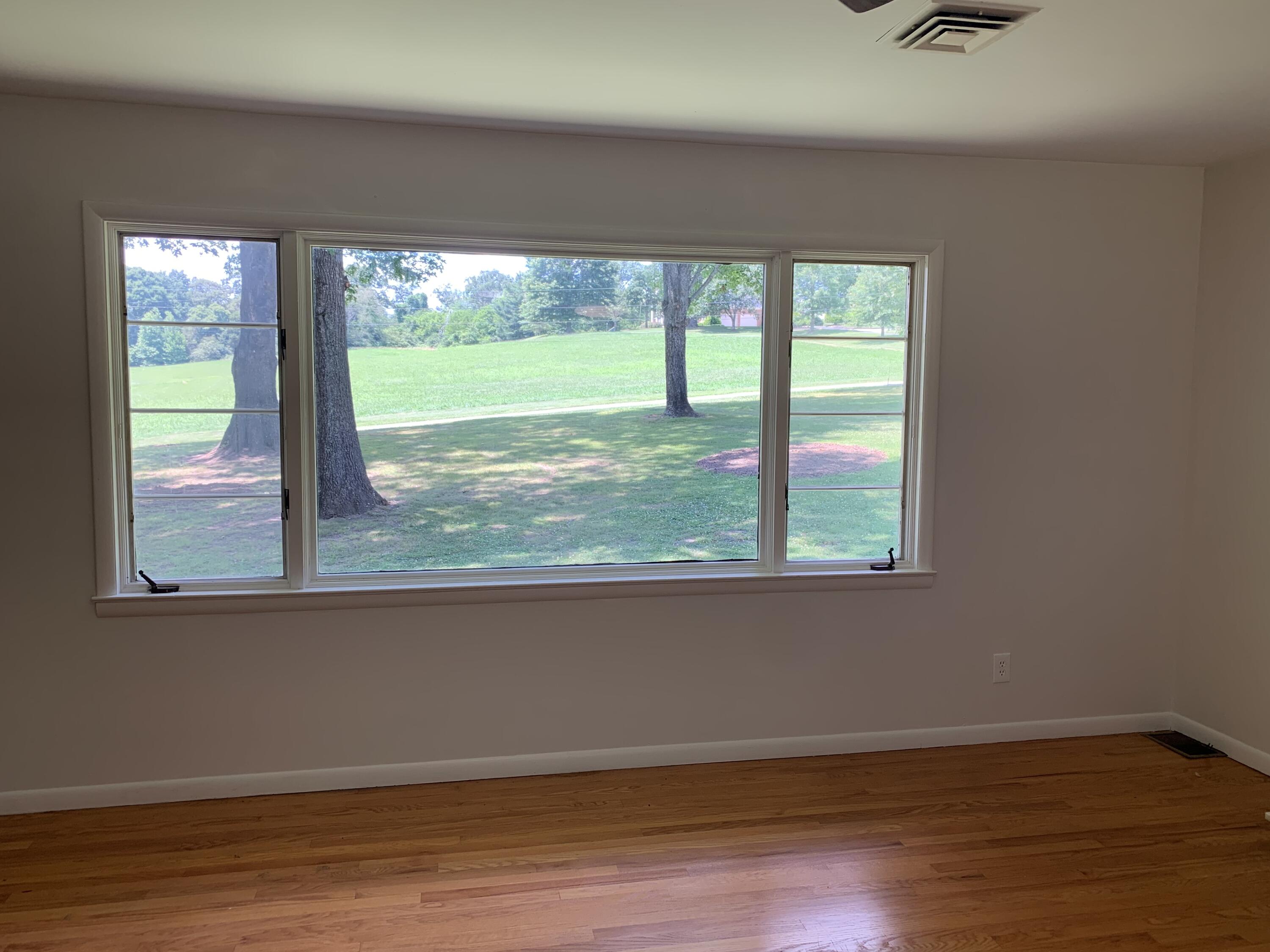 13120 Harrison Road Knoxville, TN 37934 - Photo 7 of 23 Great windows