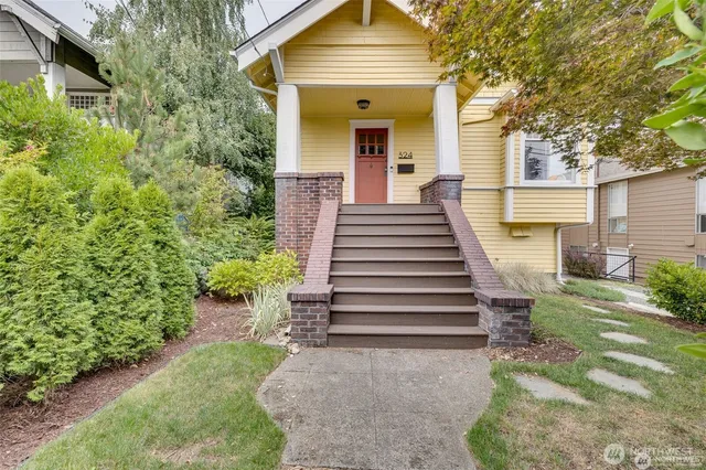 $985,000 | 324 Northeast 50th Street, Seattle, WA 98105