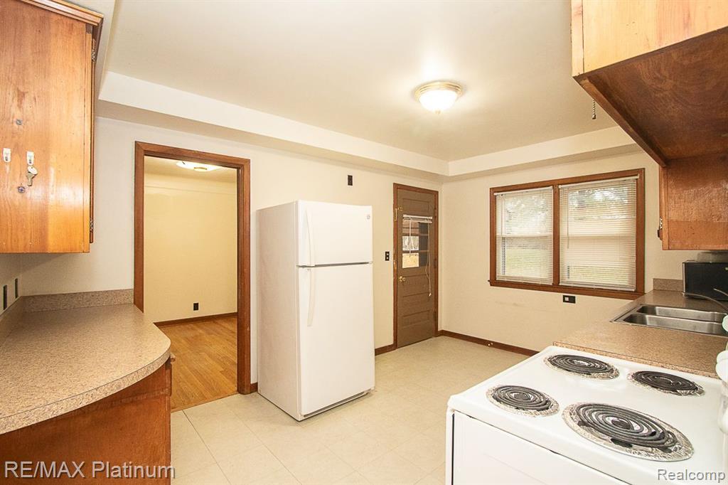 33166 Raphael Road Farmington Hills, MI 48336 - Photo 22 of 50