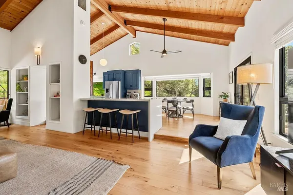 $1,695,000 | 913 Valley View Drive, Healdsburg, CA 95448