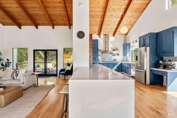 $1,695,000 | 913 Valley View Drive, Healdsburg, CA 95448