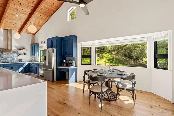 $1,695,000 | 913 Valley View Drive, Healdsburg, CA 95448