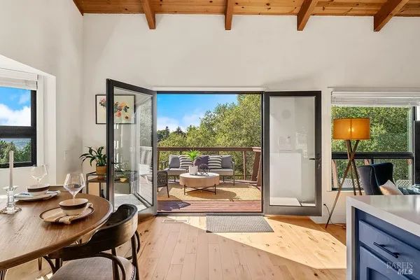 $1,695,000 | 913 Valley View Drive, Healdsburg, CA 95448