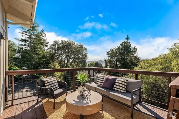 $1,695,000 | 913 Valley View Drive, Healdsburg, CA 95448