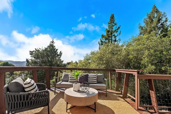 $1,695,000 | 913 Valley View Drive, Healdsburg, CA 95448
