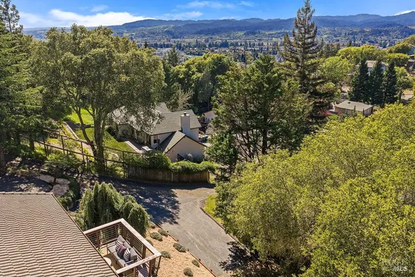$1,695,000 | 913 Valley View Drive, Healdsburg, CA 95448