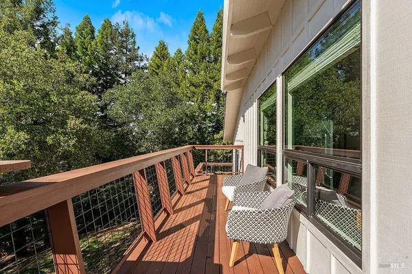 $1,695,000 | 913 Valley View Drive, Healdsburg, CA 95448