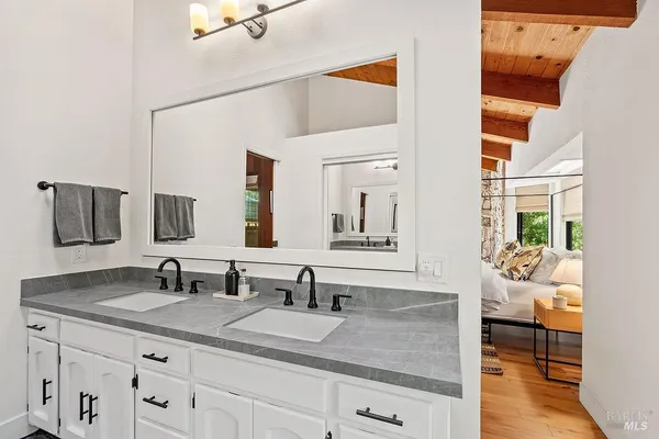 $1,695,000 | 913 Valley View Drive, Healdsburg, CA 95448