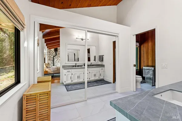 $1,695,000 | 913 Valley View Drive, Healdsburg, CA 95448