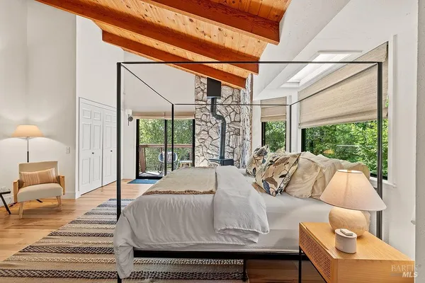 $1,695,000 | 913 Valley View Drive, Healdsburg, CA 95448