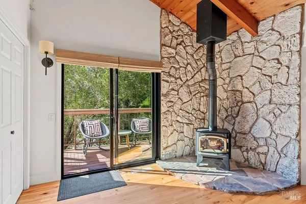 $1,695,000 | 913 Valley View Drive, Healdsburg, CA 95448