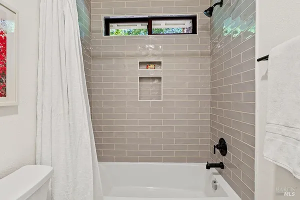 $1,695,000 | 913 Valley View Drive, Healdsburg, CA 95448