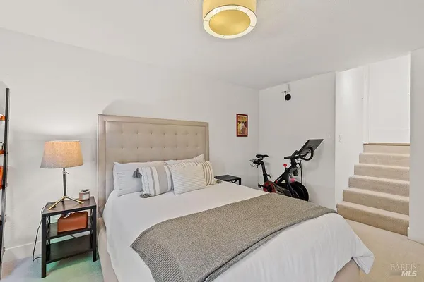 $1,695,000 | 913 Valley View Drive, Healdsburg, CA 95448