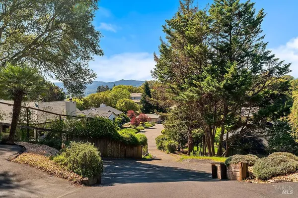 $1,695,000 | 913 Valley View Drive, Healdsburg, CA 95448