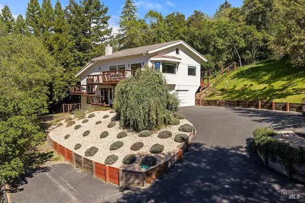 $1,695,000 | 913 Valley View Drive, Healdsburg, CA 95448