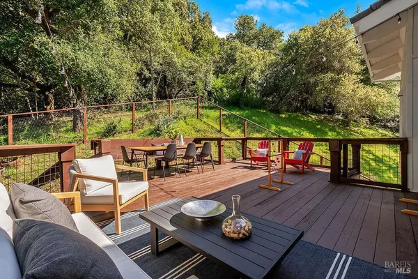 $1,695,000 | 913 Valley View Drive, Healdsburg, CA 95448