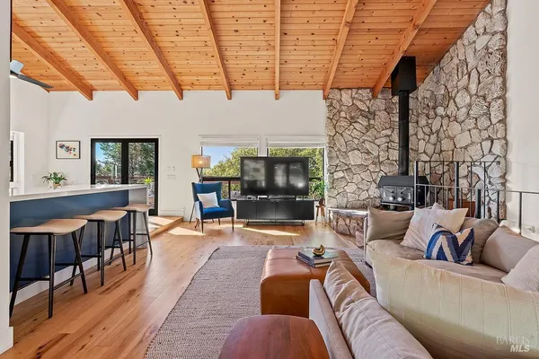 $1,695,000 | 913 Valley View Drive, Healdsburg, CA 95448