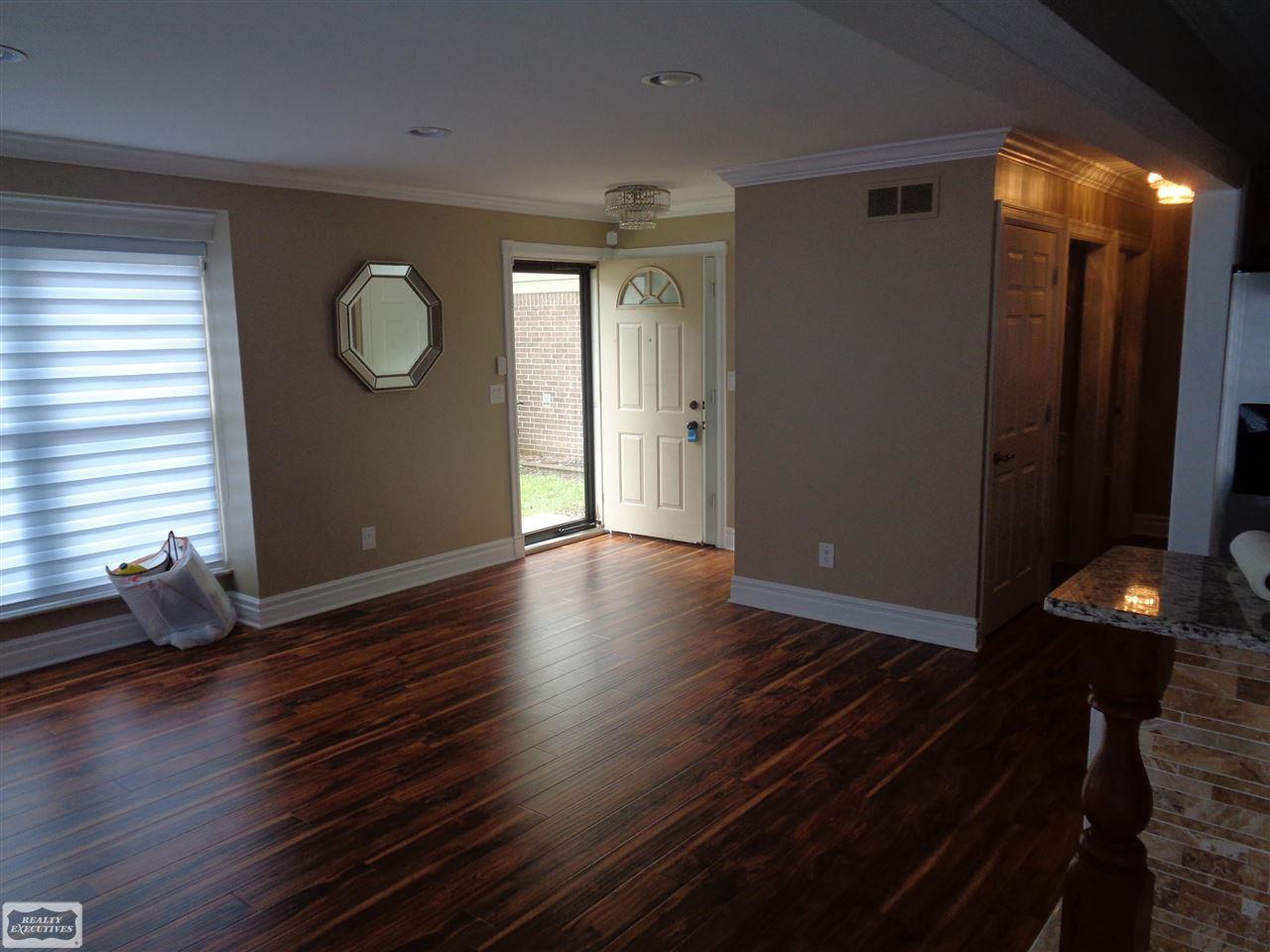 909 Lafayette Court Rochester, MI 48307 - Photo 8 of 44 50046290-7.JPG