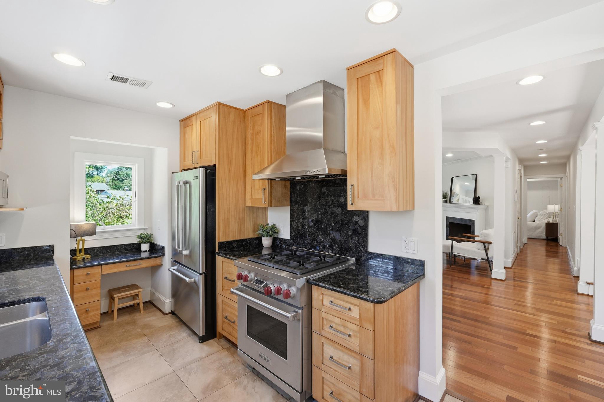 414 Skyhill Road Alexandria, VA 22314 - Photo 11 of 42 Kitchen