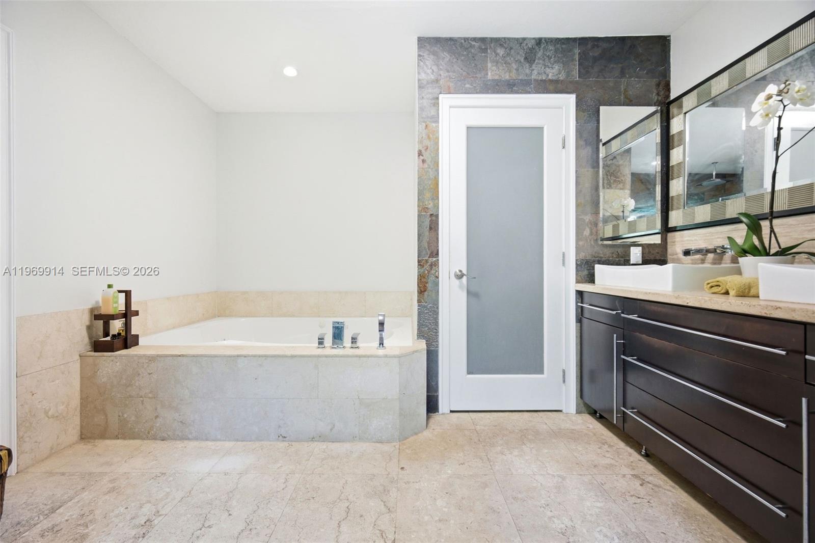 3730 Solana Road Miami, FL 33133 - Photo 16 of 44