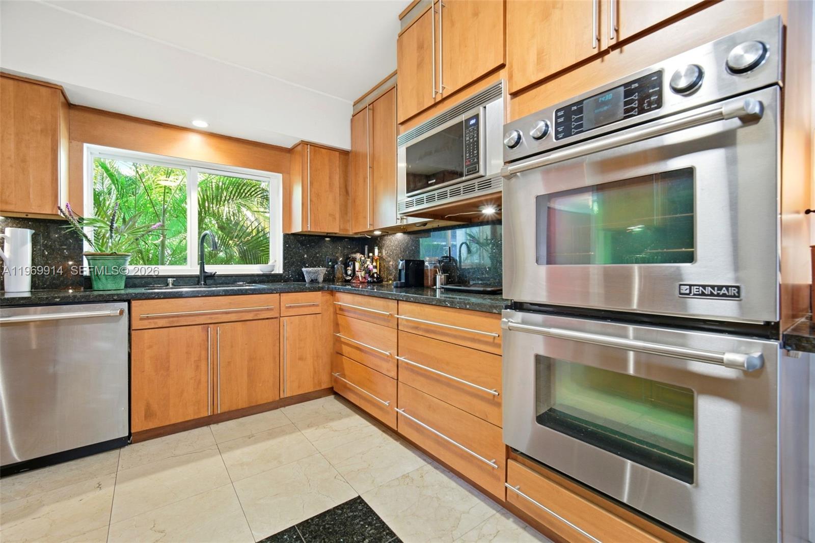 3730 Solana Road Miami, FL 33133 - Photo 39 of 44