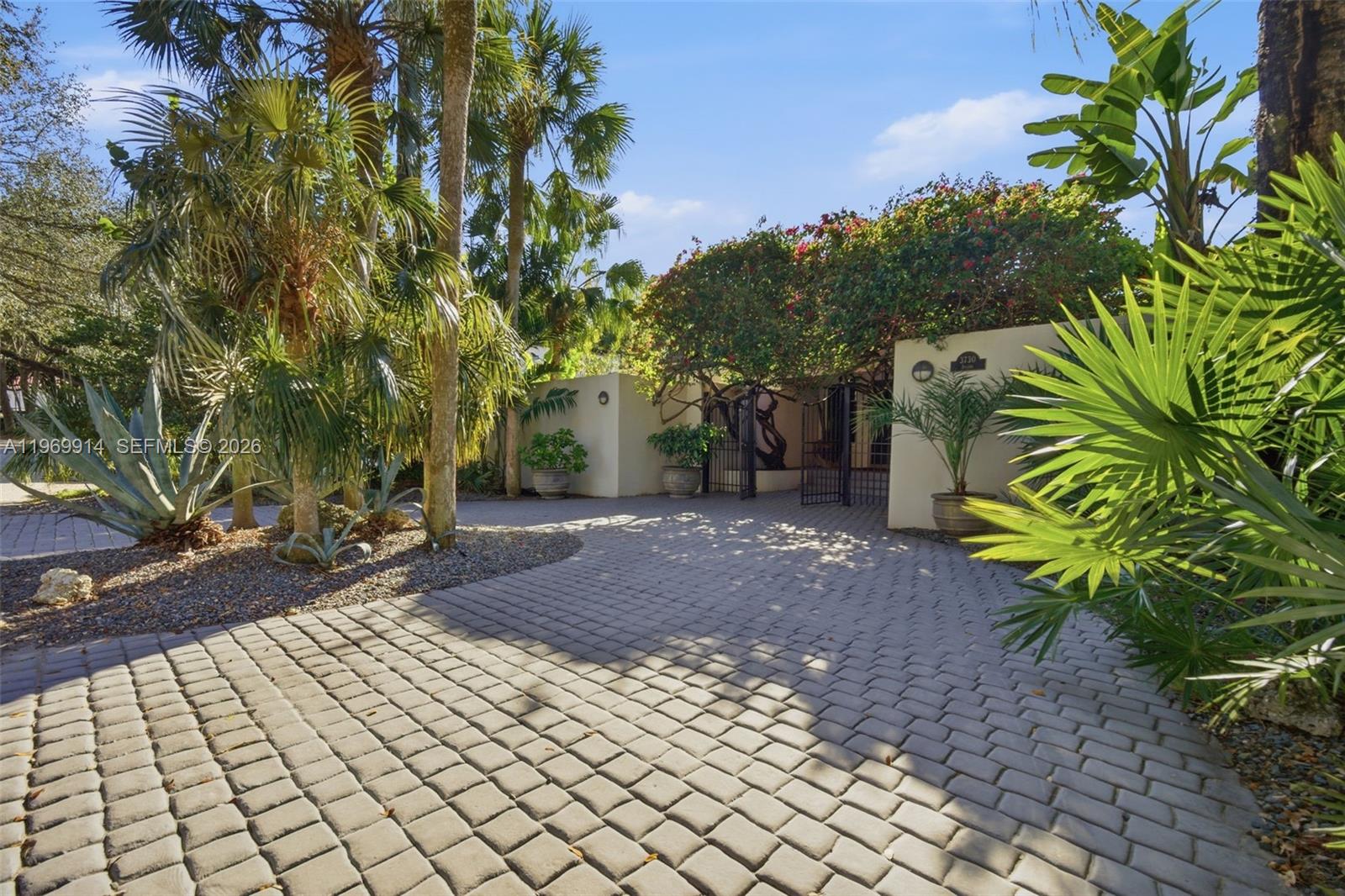 3730 Solana Road Miami, FL 33133 - Photo 4 of 44