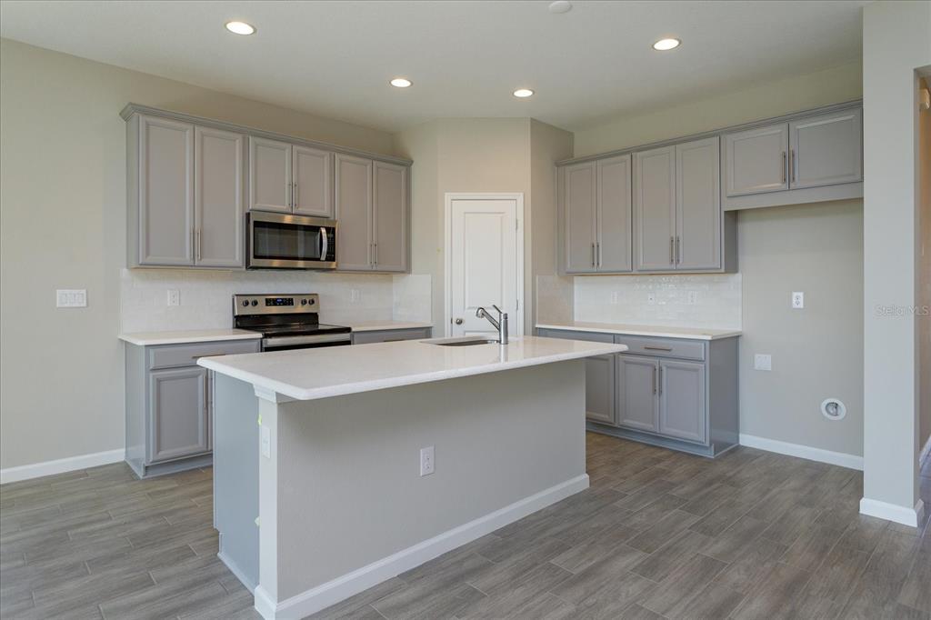 2914 Supermarine Road Tavares, FL 32778 - Photo 4 of 18 Gallery Image 4