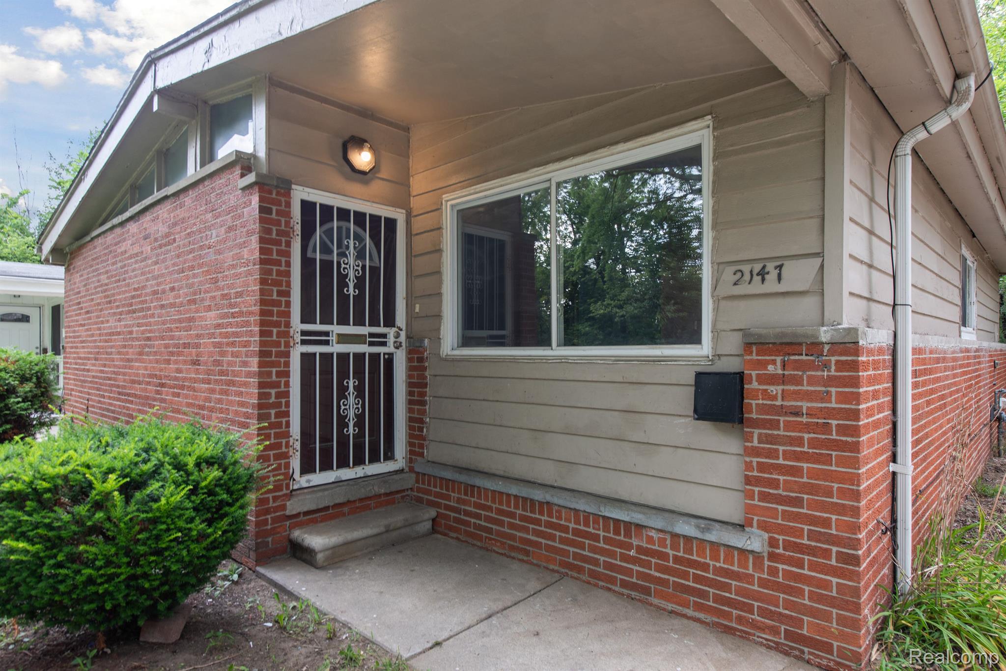 2147 Spring Hill Avenue Inkster, MI 48141 - Photo 3 of 27 Gallery Image 3