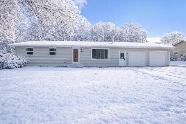 $249,000 | 1509 10th Street Southeast, Willmar, MN 56201