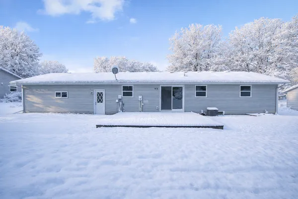 $249,000 | 1509 10th Street Southeast, Willmar, MN 56201