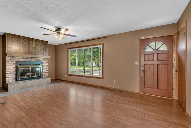 $249,000 | 1509 10th Street Southeast, Willmar, MN 56201